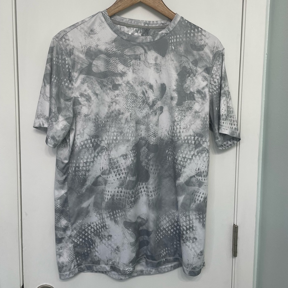 Reel Legends Performance Shirt Size Small 🎣